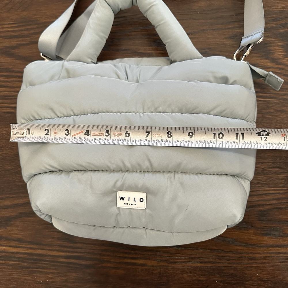 Wilo the Label Puffer Travel Bag Light Green with Adjustable Crossbody Strap - Picture 4 of 8